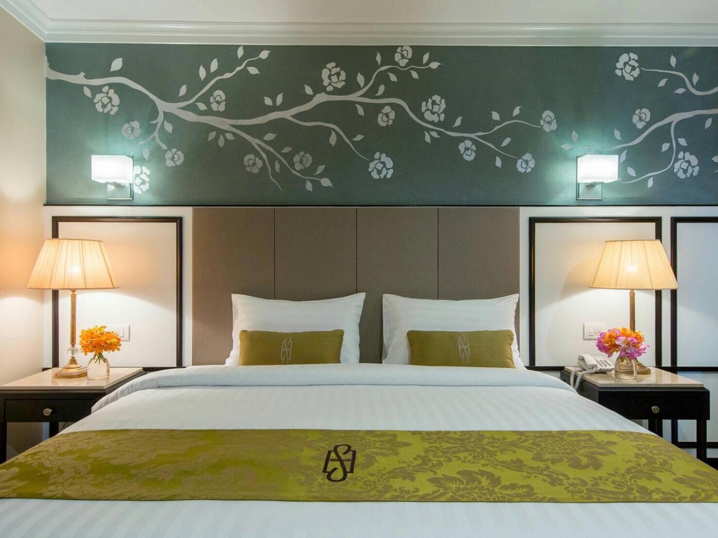 Sara's Hotel Bangkok Bagian luar foto