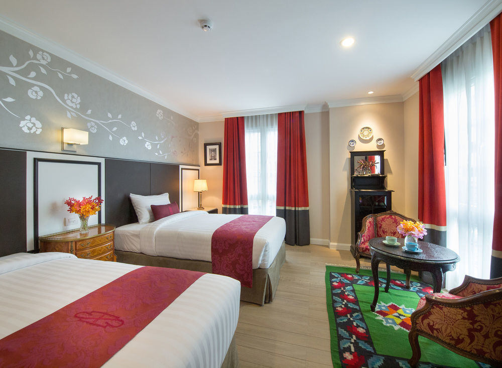 Sara's Hotel Bangkok Bagian luar foto