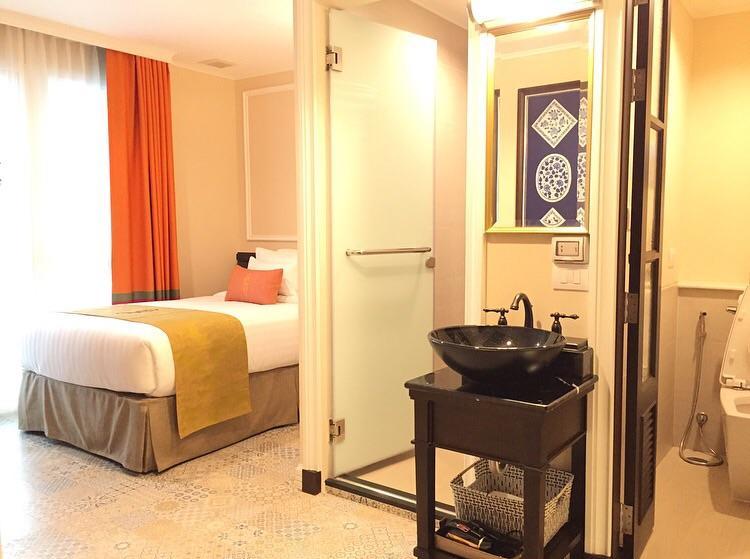 Sara's Hotel Bangkok Bagian luar foto