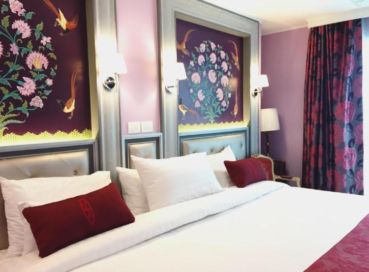 Sara's Hotel Bangkok Bagian luar foto