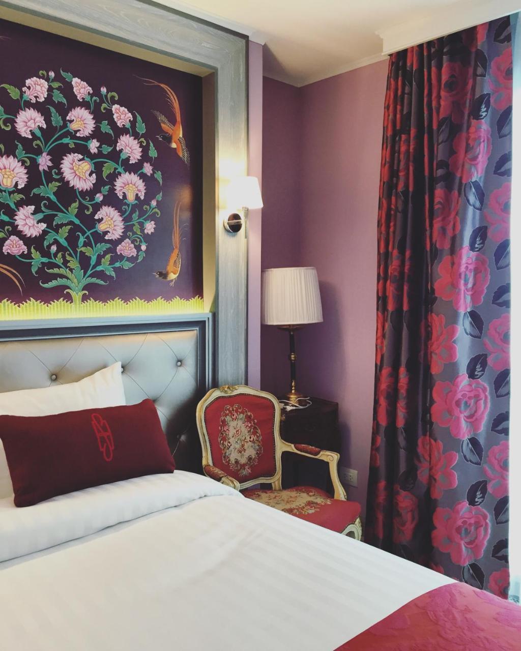 Sara's Hotel Bangkok Bagian luar foto