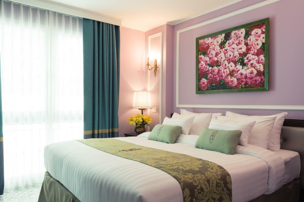 Sara's Hotel Bangkok Bagian luar foto