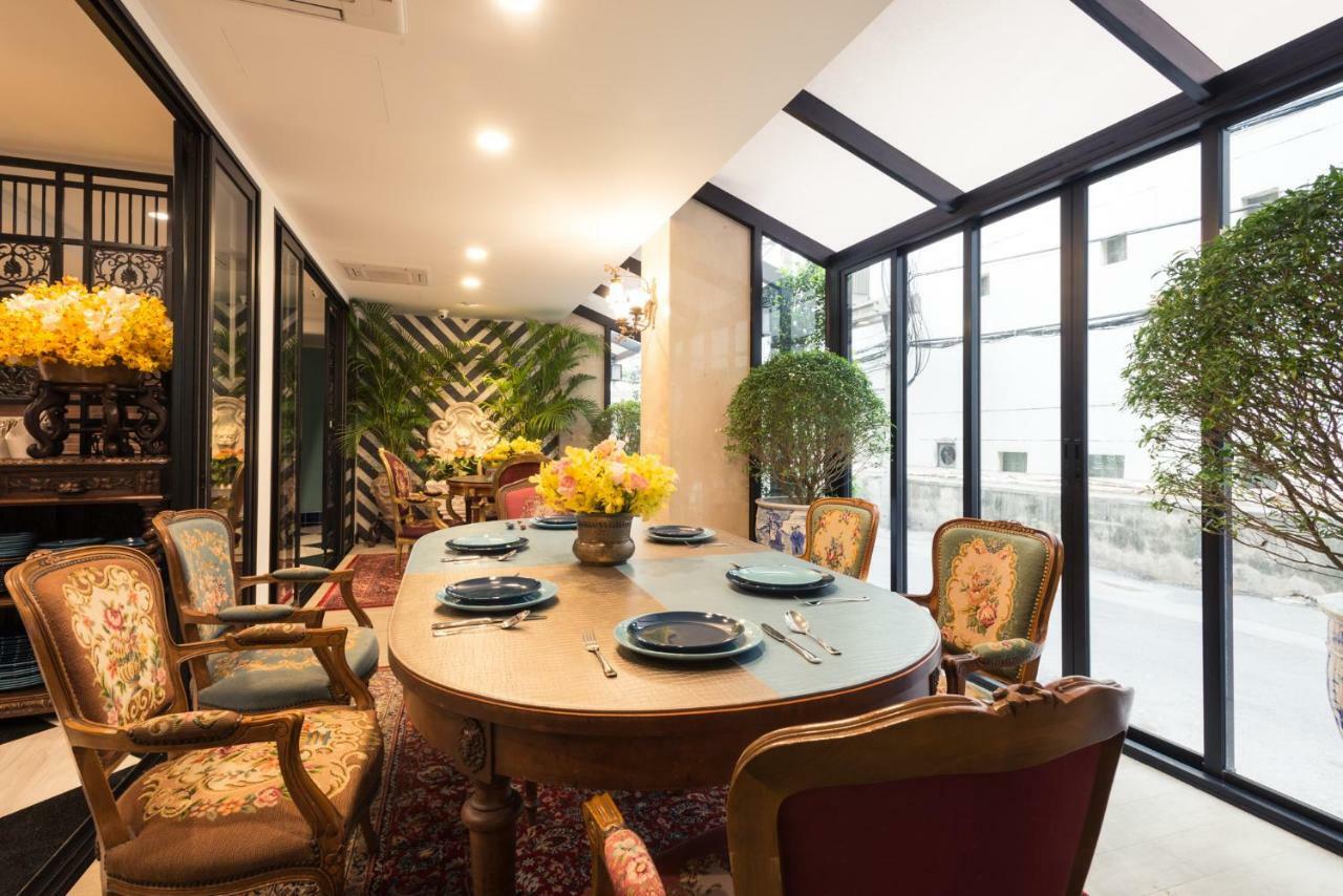Sara's Hotel Bangkok Bagian luar foto