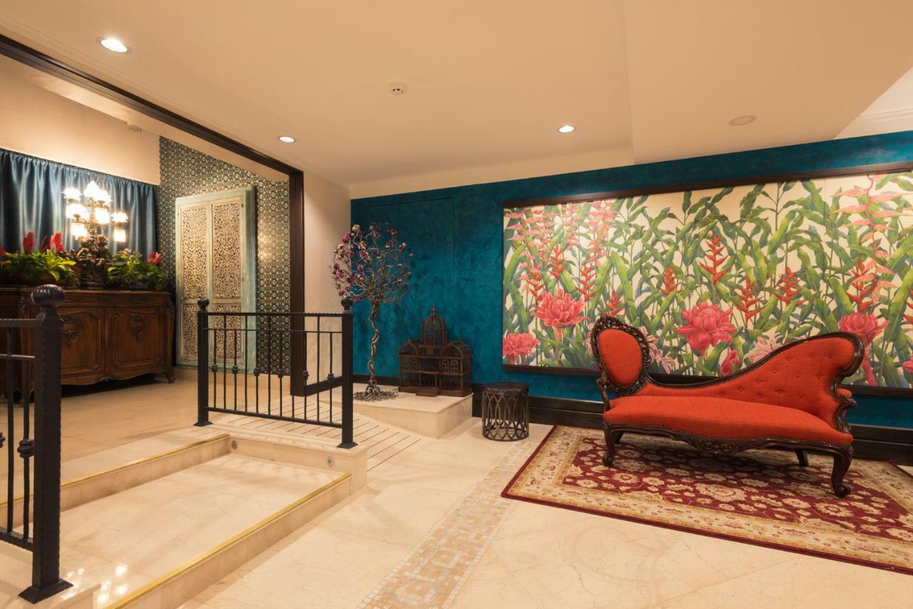 Sara's Hotel Bangkok Bagian luar foto