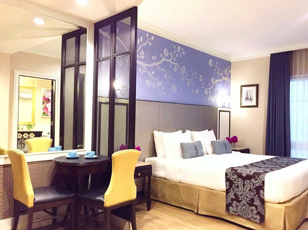 Sara's Hotel Bangkok Bagian luar foto