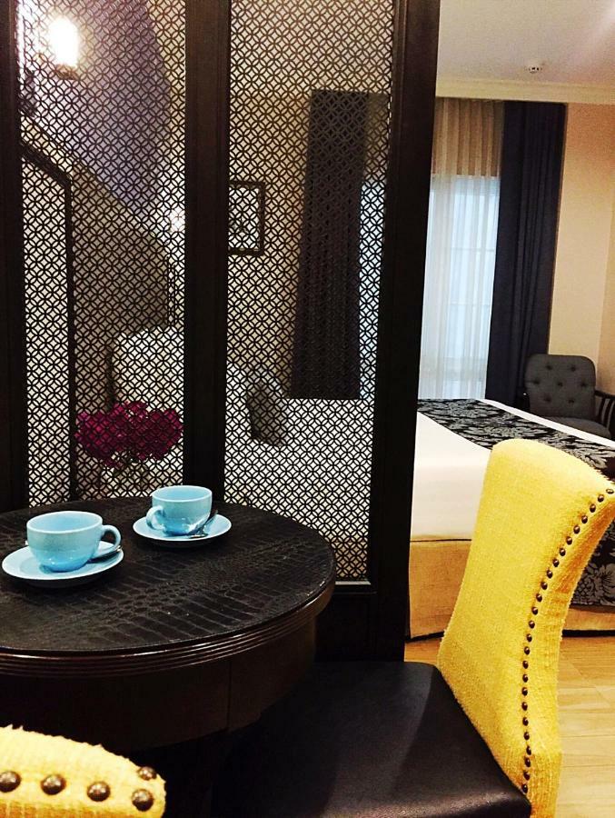 Sara's Hotel Bangkok Bagian luar foto