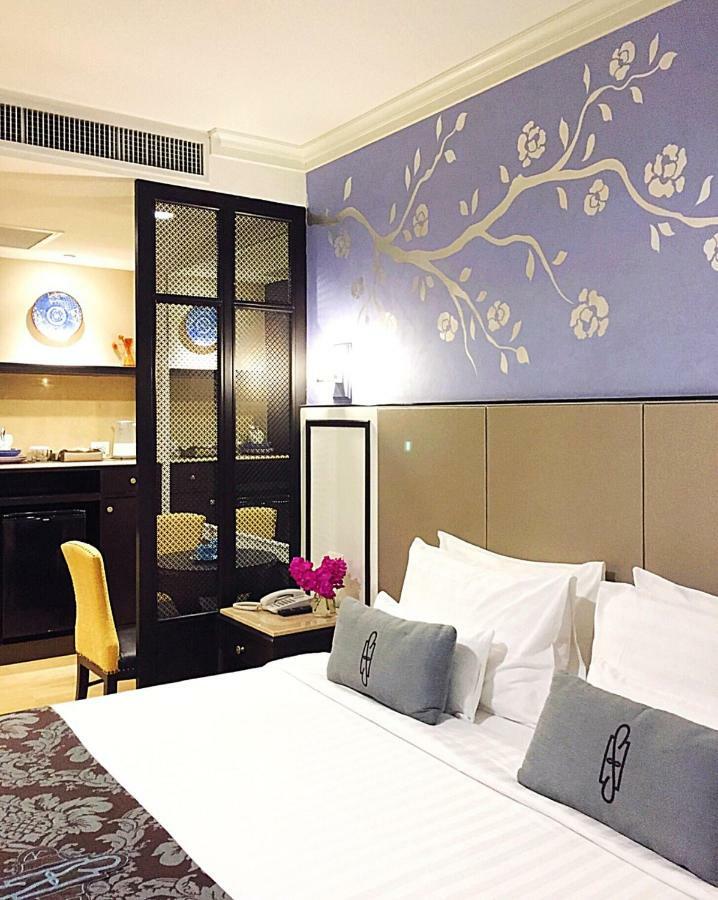 Sara's Hotel Bangkok Bagian luar foto