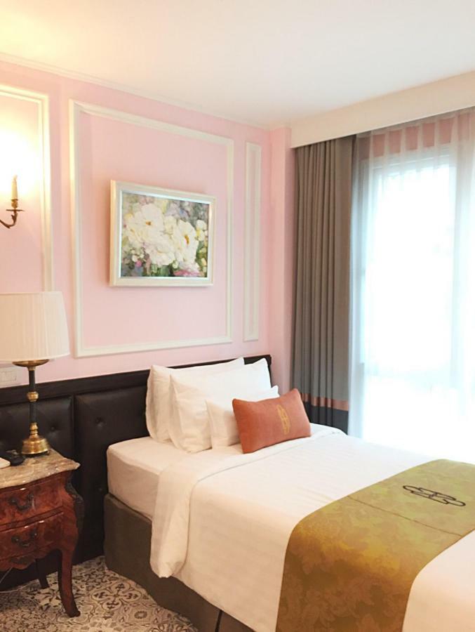 Sara's Hotel Bangkok Bagian luar foto